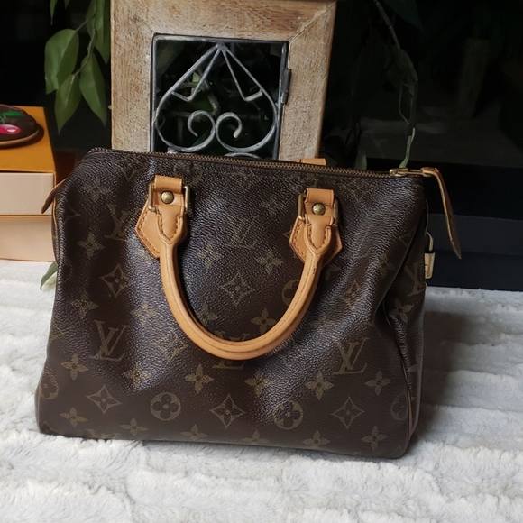 Louis Vuitton Handbags - Louis Vuitton monogram speedy 25